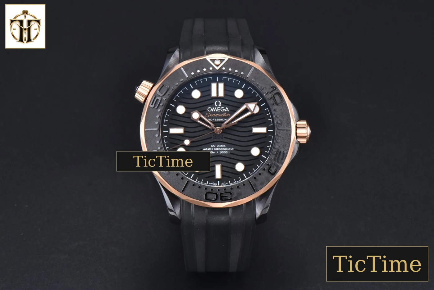 Vista frontal — Seamaster Diver 300M 43.5mm VSF RG Nekton Ceramic Black Dial Black Rubber Strap VS8806