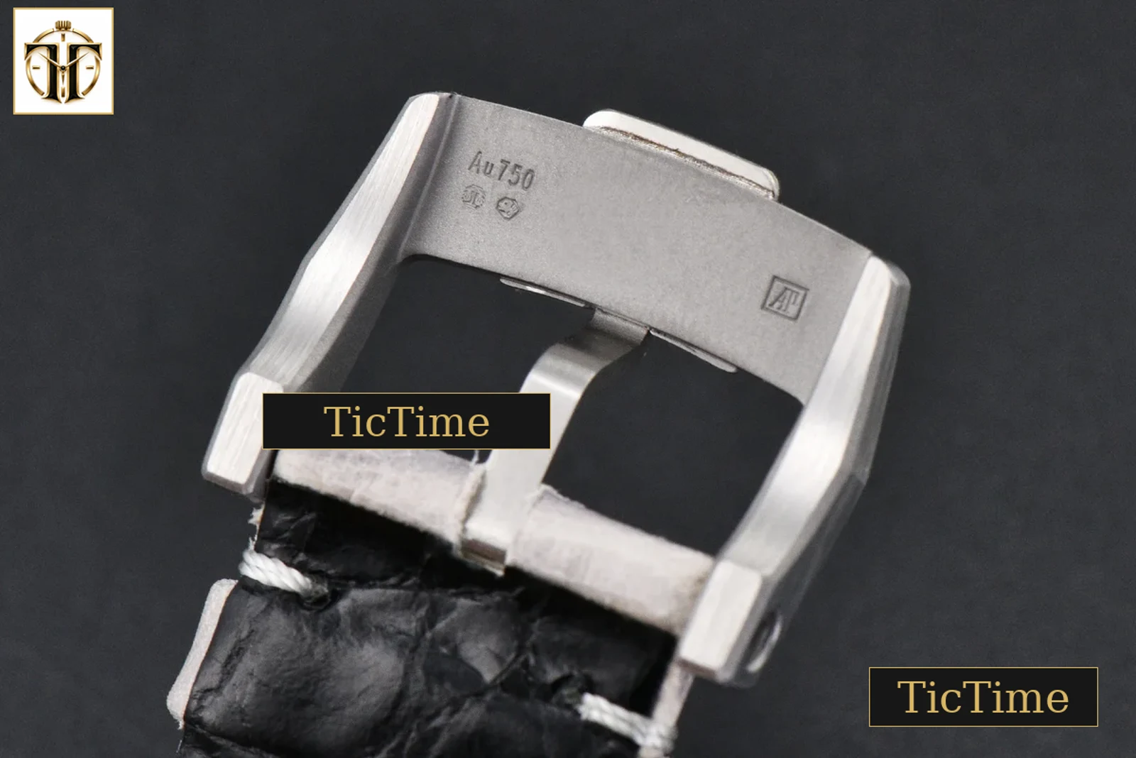Code 11.59 Chrono 26393 41mm APSF Silver Dial Gold Hands Gray Leather Strap SA4401 — foto 24