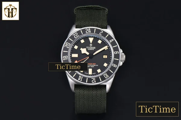 Foto frontal — Pelagos FXD GMT 42mm M+F Gray Titanium Case Black Dial Green Nylon Strap A2836