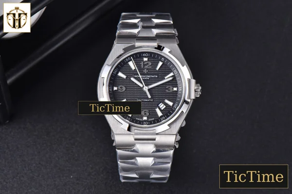 Foto frontal — Overseas 47040 42mm MKF Black Textured Dial SS Bracelet 9015