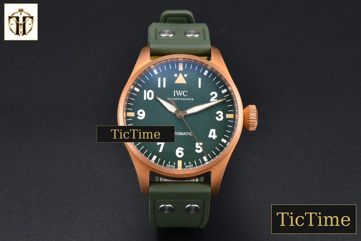 Vista frontal — Big Pilot IW329702 43.8mm M+F Bronze Green Dial Green Rubber Strap A2892