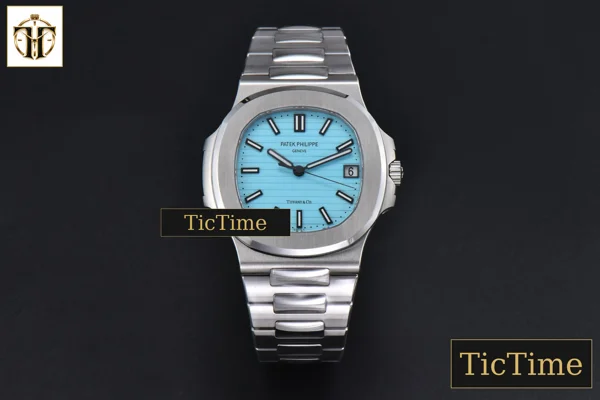 Foto frontal — Nautilus 5711 40mm PPF Tiffany Blue Dial SS Bracelet A324CS