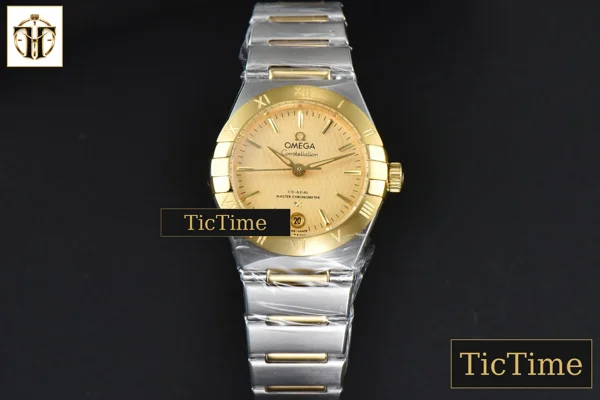 Foto frontal — Constellation 29mm TWSF YG Gold Textured Dial YG/SS Bracelet A8700