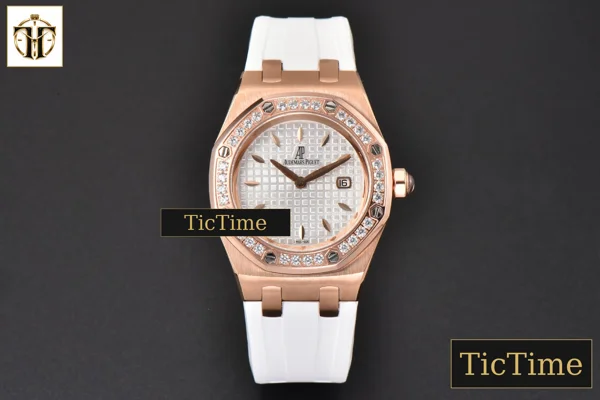 Foto frontal — Royal Oak Offshore Ladies 67540SK 37mm RXWF Diamond White Rubber Strap Swiss Quartz