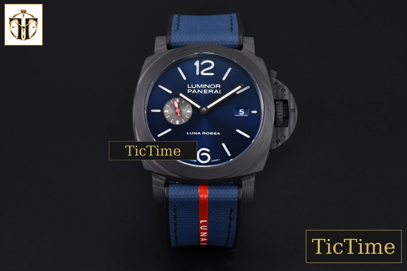 Vista frontal — Luna Rossa Carbotech PAM1529 44mm VSF Blue Dial Rubber Strap P.9010