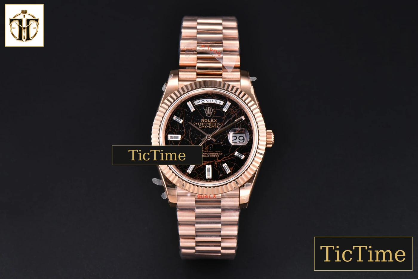 Vista frontal — DayDate Tungsten 40mm GMF RG Sinople Dial Diamond Marker President Bracelet 165g VR3255