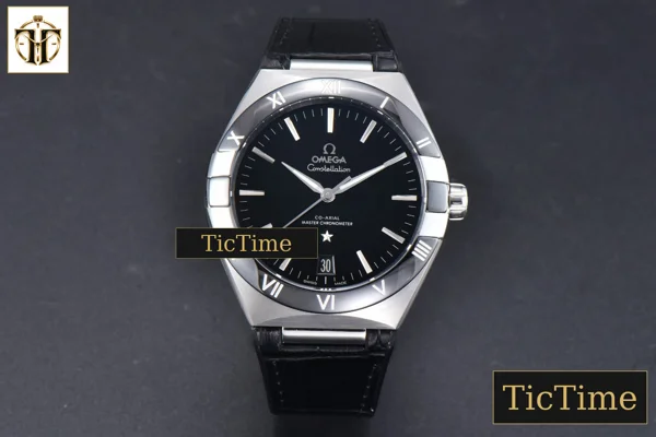 Foto frontal — Constellation 41mm VSF Black Ceramic Black Dial Black Gummy Strap A8900