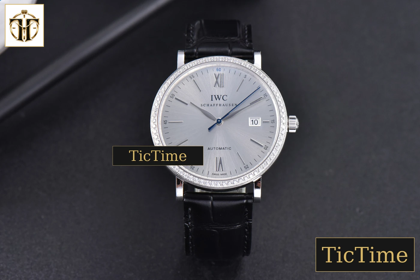 Vista frontal — Portofino ‘150 Years’ 40mm V7F Diamond Silver Dial Black Leather Strap / A2892