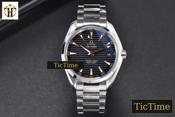 Foto frontal — Aqua Terra 150M 41mm VSF Black Wave Dial RG Markers SS Bracelet A8500