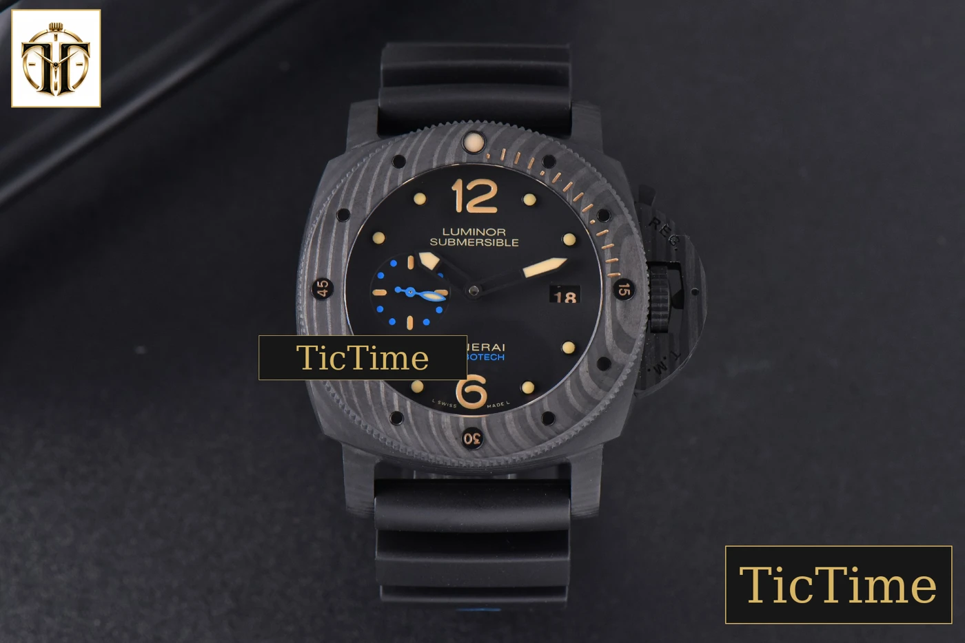Vista frontal — Carbotech PAM616 47mm VSF Blue Logo Black Rubber Strap V3 P.9000