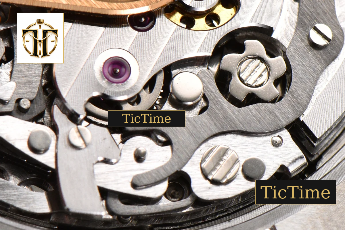 Code 11.59 Chrono 26393 41mm APSF SS Black Dial Black Leather Strap SA4401 — foto 10