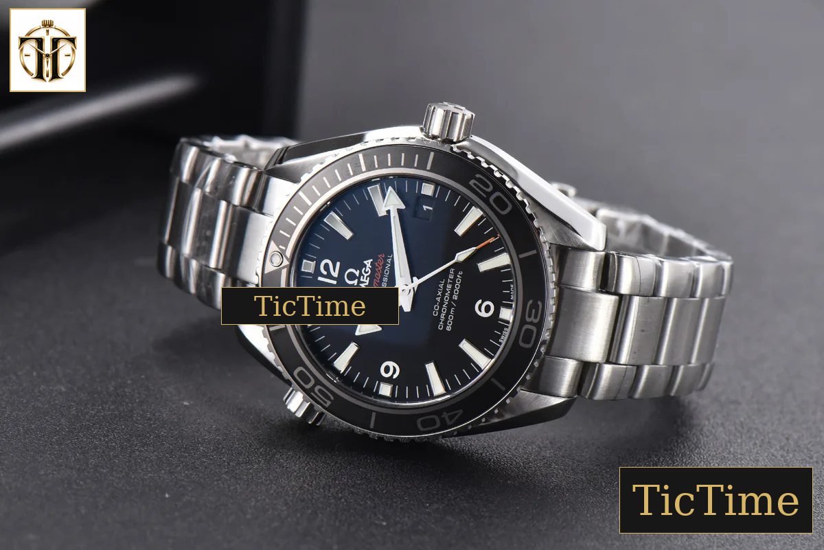 Planet Ocean 600m 42mm VSF Black Dial SS Bracelet A8500 — foto 12