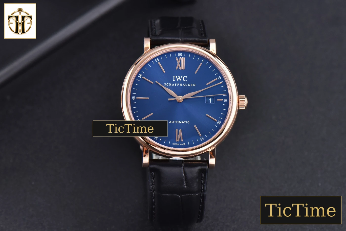 Vista frontal — Portofino ‘150 Years’ 40mm V7F RG Blue Dial RG Markers Black Leather Strap / A2892