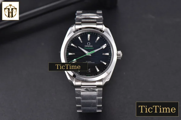 Foto frontal — Aqua Terra 150M Master Chronometers 41mm VSF Black Dial Green Hand SS Bracelet A8900