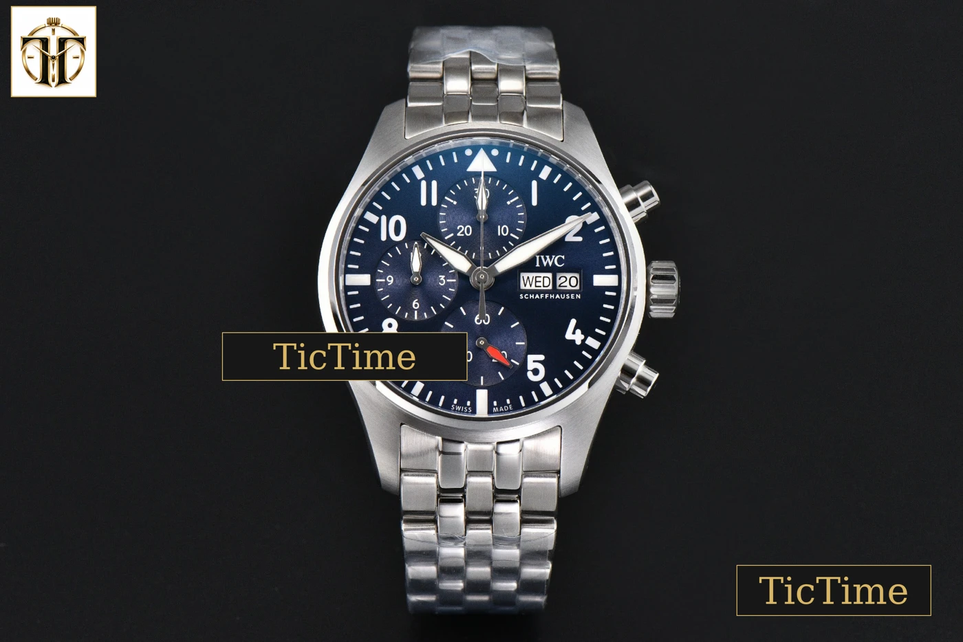 Vista frontal — Pilot Chrono IW388102 41mm APSF Blue Dial SS Bracelet SA69385