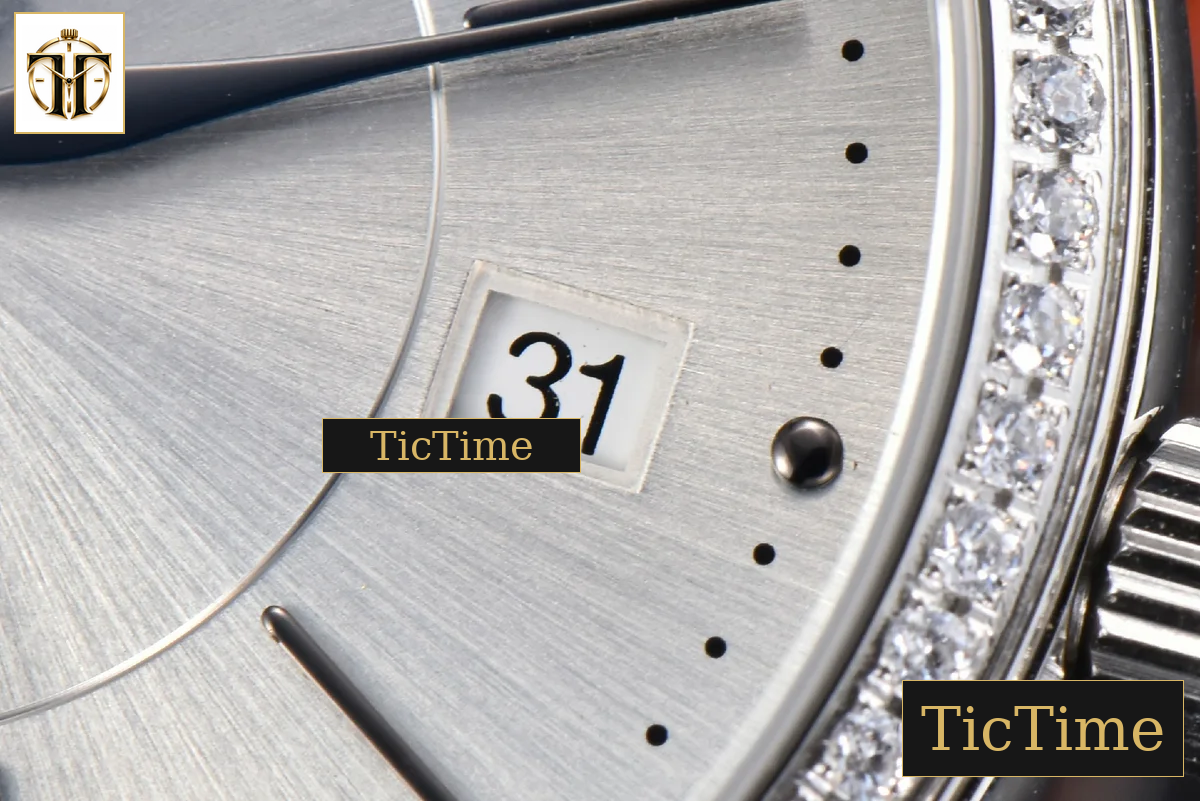 Portofino 37mm V7F Diamond Silver Dial Silver Marker Red Leather Strap A2892 — foto 7