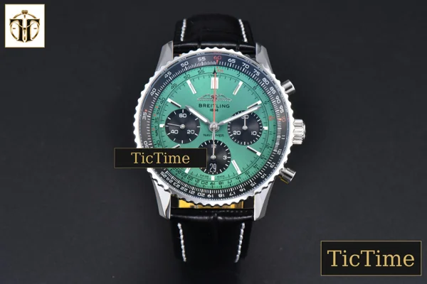 Foto frontal — Navitimer B01 43mm BLSF Green Dial Black Subdial Black Leather Strap A7750