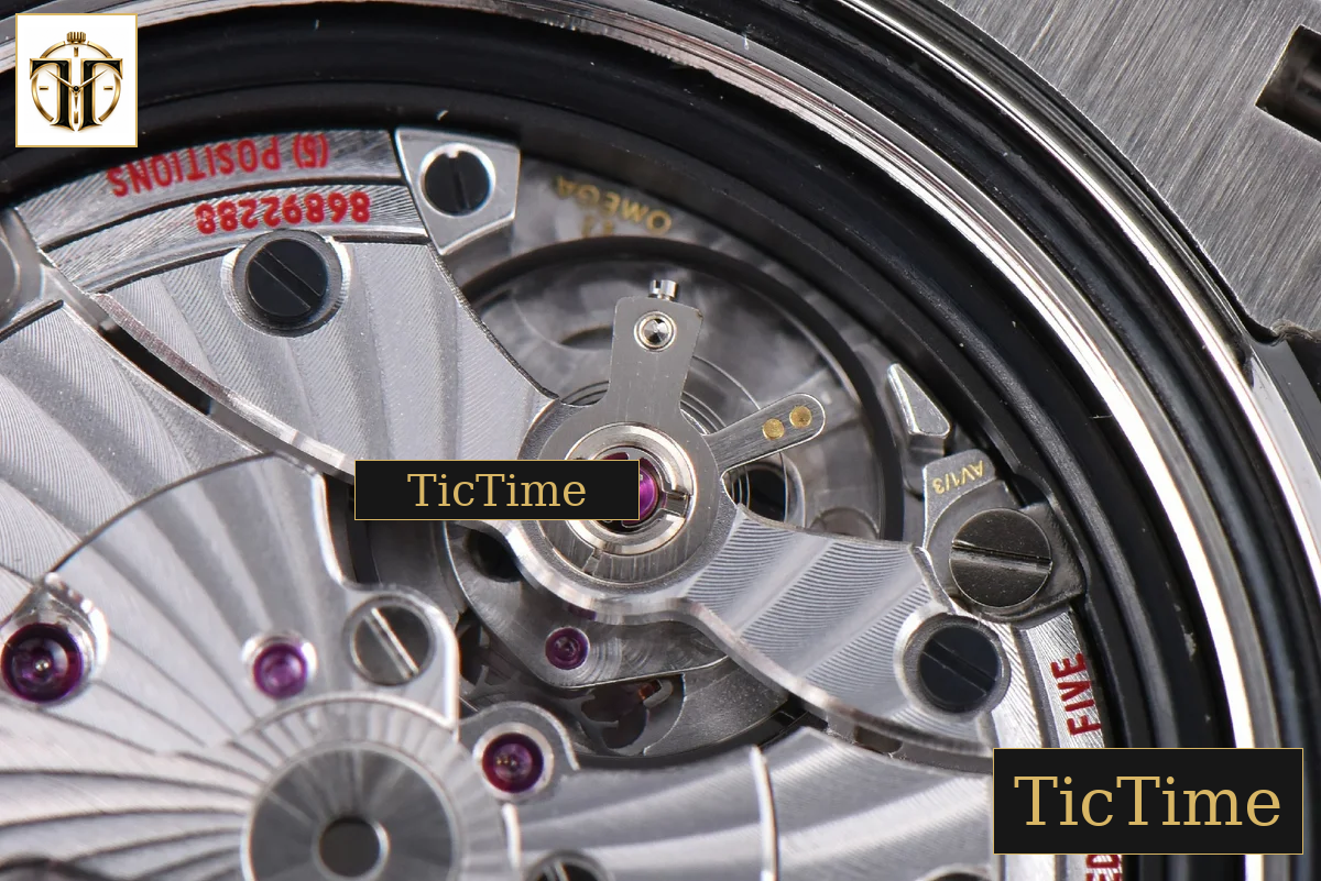 Planet Ocean 600m GMT 43.5mm VSF Black Dial Orange Marker SS Bracelet A8906 — foto 23