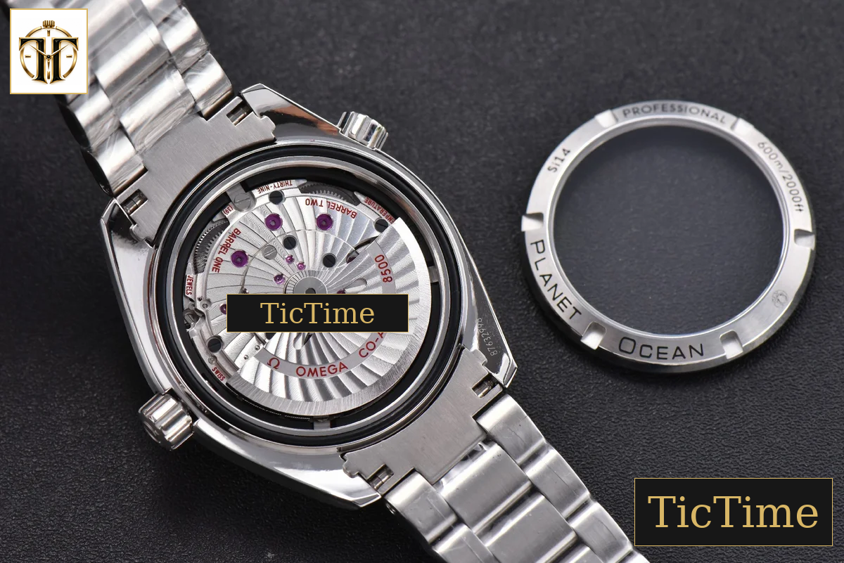 Planet Ocean 600m 42mm VSF Black Dial SS Bracelet A8500 — foto 15
