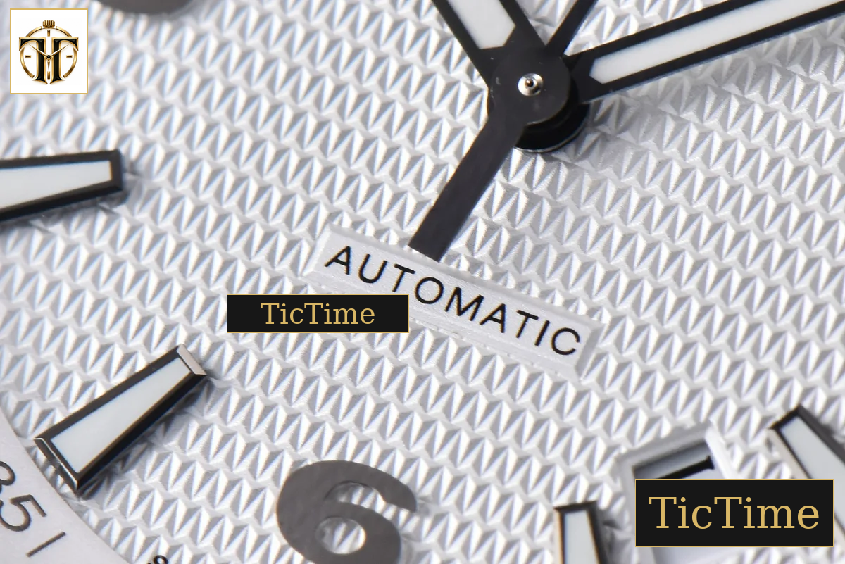 Overseas 47040 42mm MKF White Textured Dial SS Bracelet 9015 — foto 10