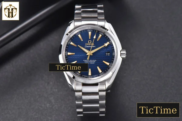 Foto frontal — Aqua Terra 150M 41mm VSF Blue Wave Dial YG Markers SS Bracelet A8500