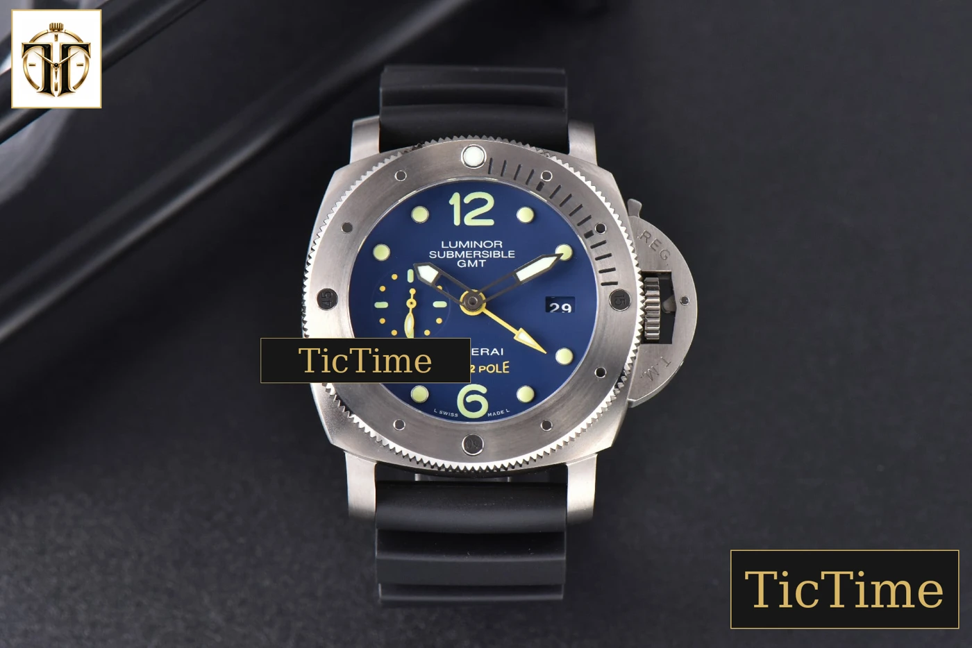 Vista frontal — Luminor Submersible 1950 GMT Mike Horn PAM719 47mm VSF Blue Dial Rubber Strap P9001