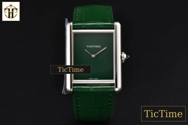 Foto frontal — Tank Must Large 33.7×25.5mm K11F Green Dial Green Leather Strap Quartz