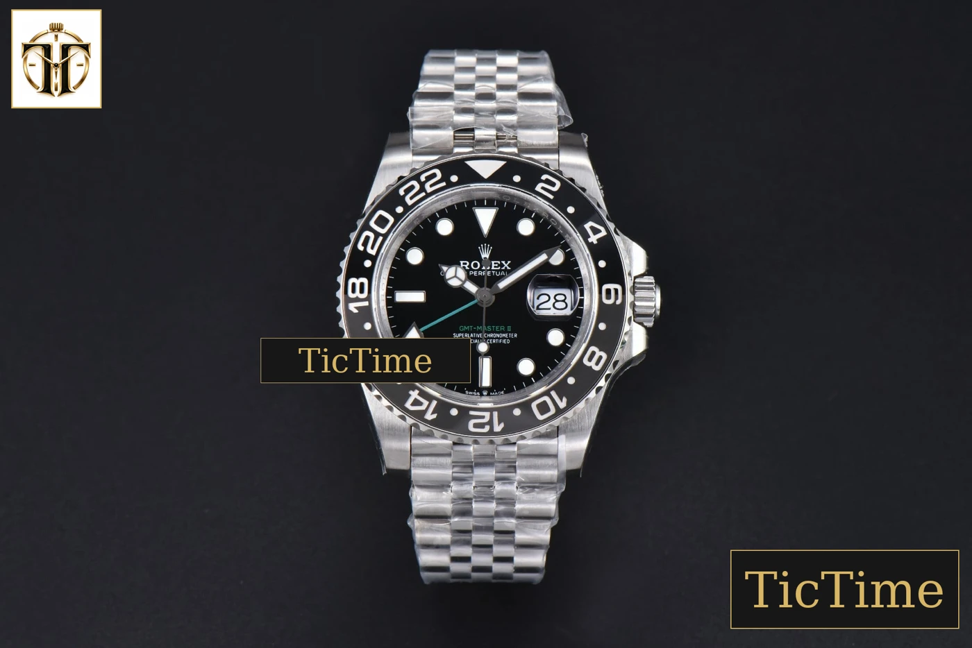 Vista frontal — GMT Master II GRNR 904L 126710 40mm GMF Black/Gray Bezel Black Dial Jubilee Bracelet VR3285