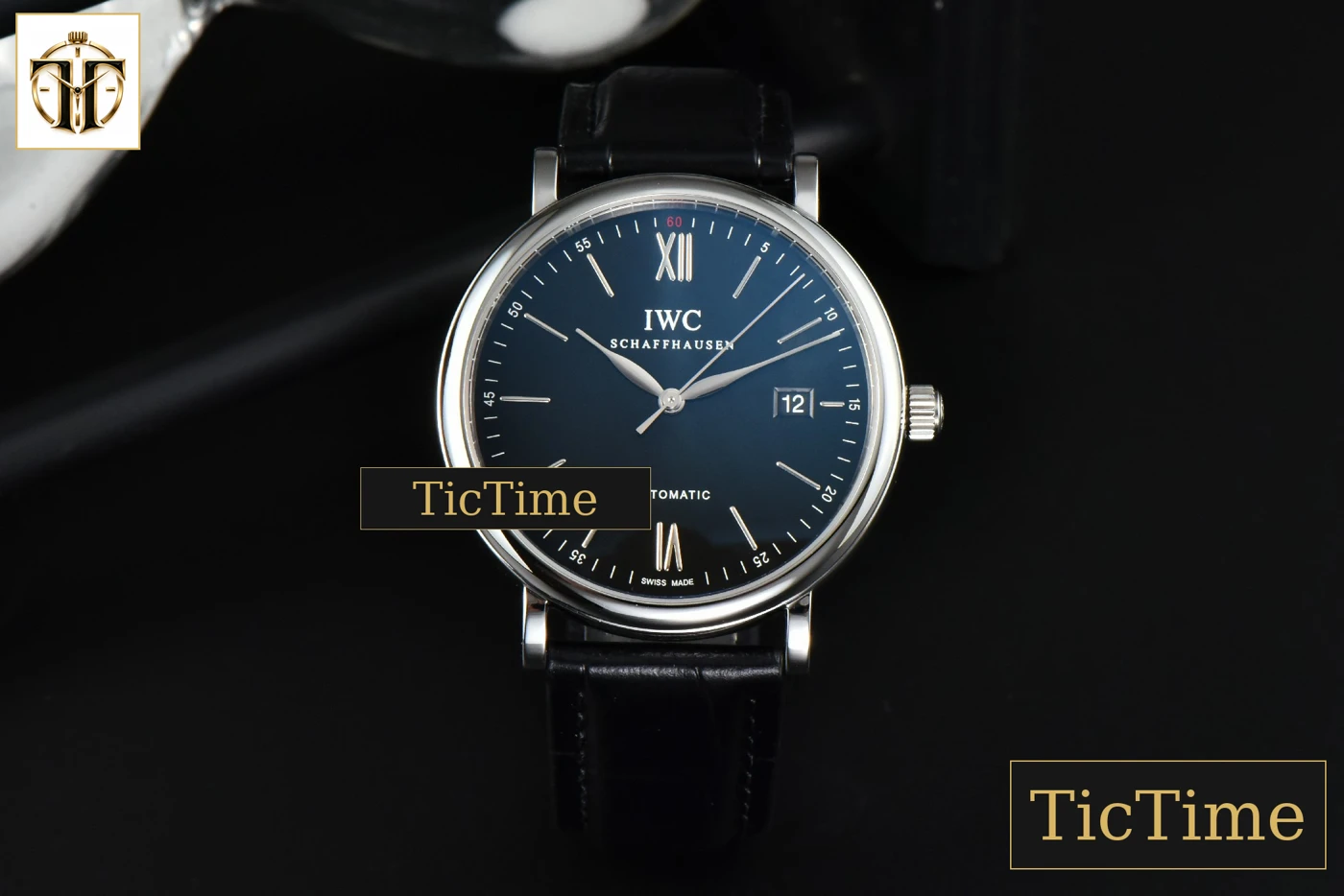 Vista frontal — Portofino Automatic 40mm ZF Black Dial Silver Marker Black Croc Strap A9019