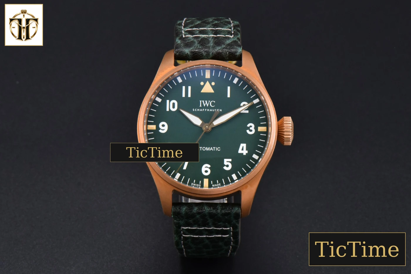 Vista frontal — Big Pilot IW329702 43.8mm M+F Bronze Green Dial Green Leather Strap SEIKO 8N-24