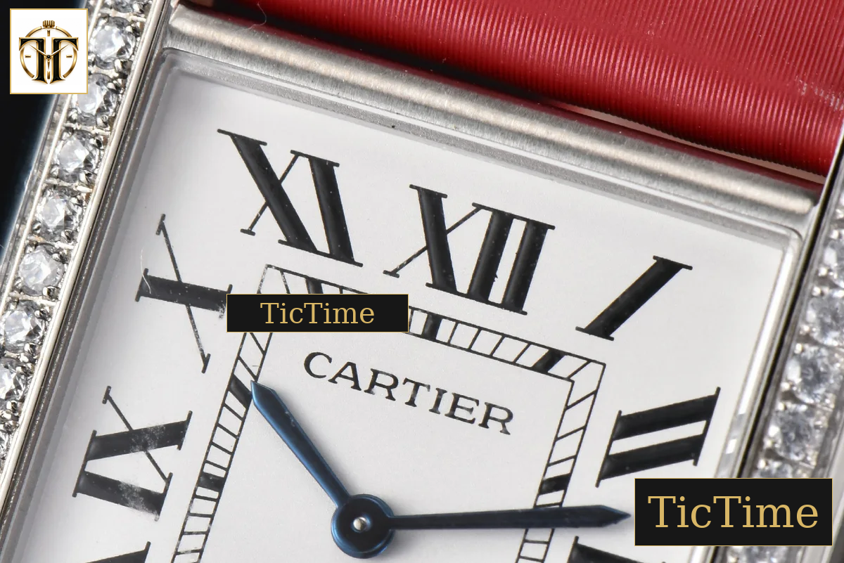 Tank Must Large 33.7×25.5mm K11F Diamond White Dial Red Smooth Calf Strap Quartz — foto 5
