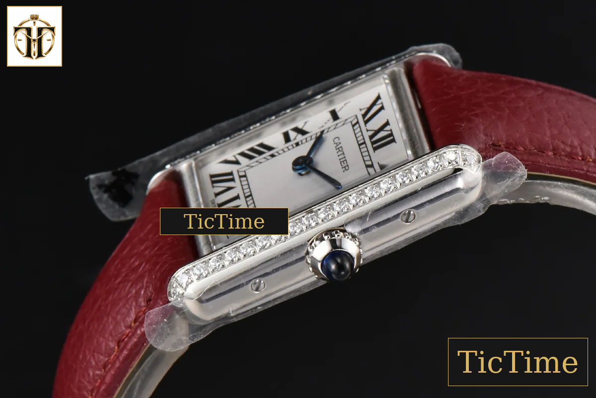 Tank Must Small 29.5×22mm K11F Diamond White Dial Red Litchi Grained Strap Quartz — foto 9