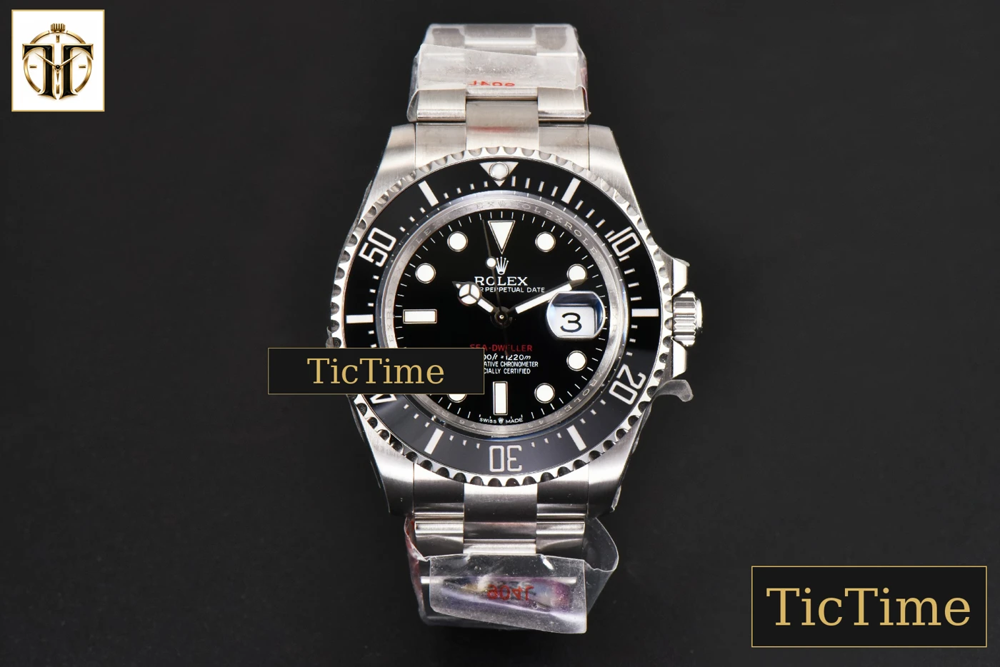 Vista frontal — Sea-Dweller Rehaut 126600 43mm CSF Black Dial SS Bracelet VR3235