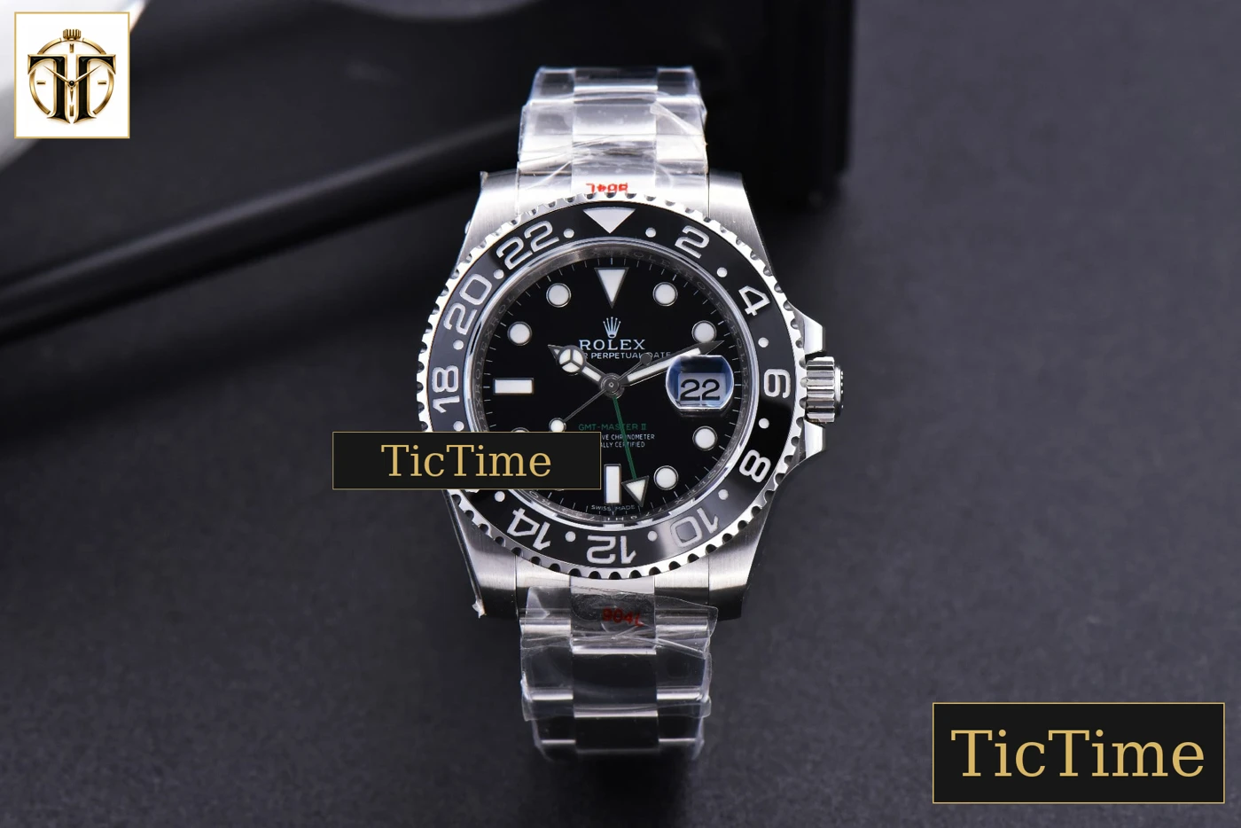 Vista frontal — GMT Master 116710LN 40mm V9F Black Dial Black Bezel Oyster Bracelet A3186