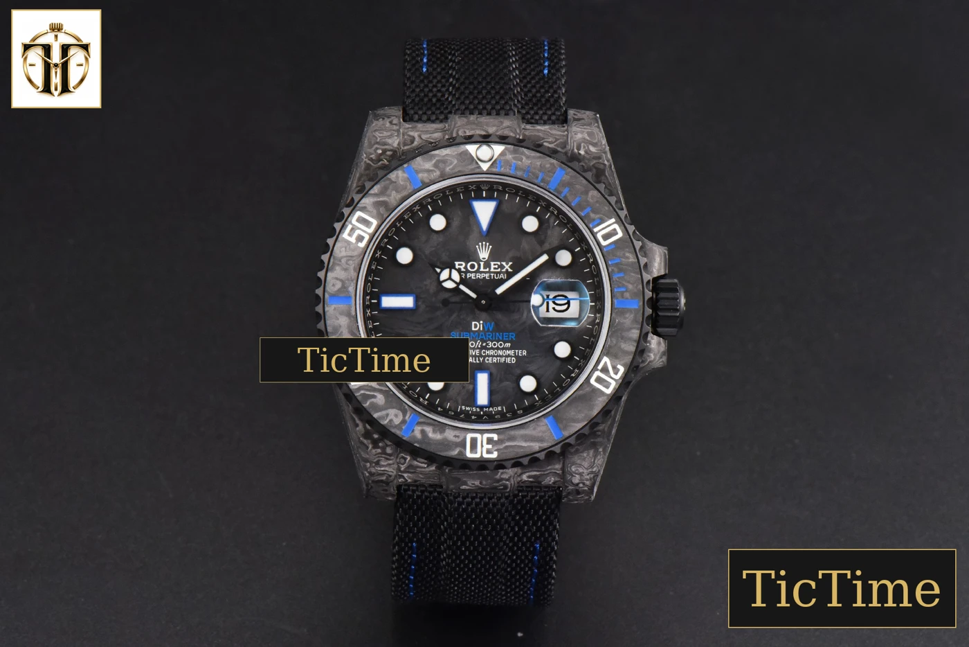 Vista frontal — Submariner DIW Forged Carbon 40mm VSF Blue Element Nylon Strap VS3135