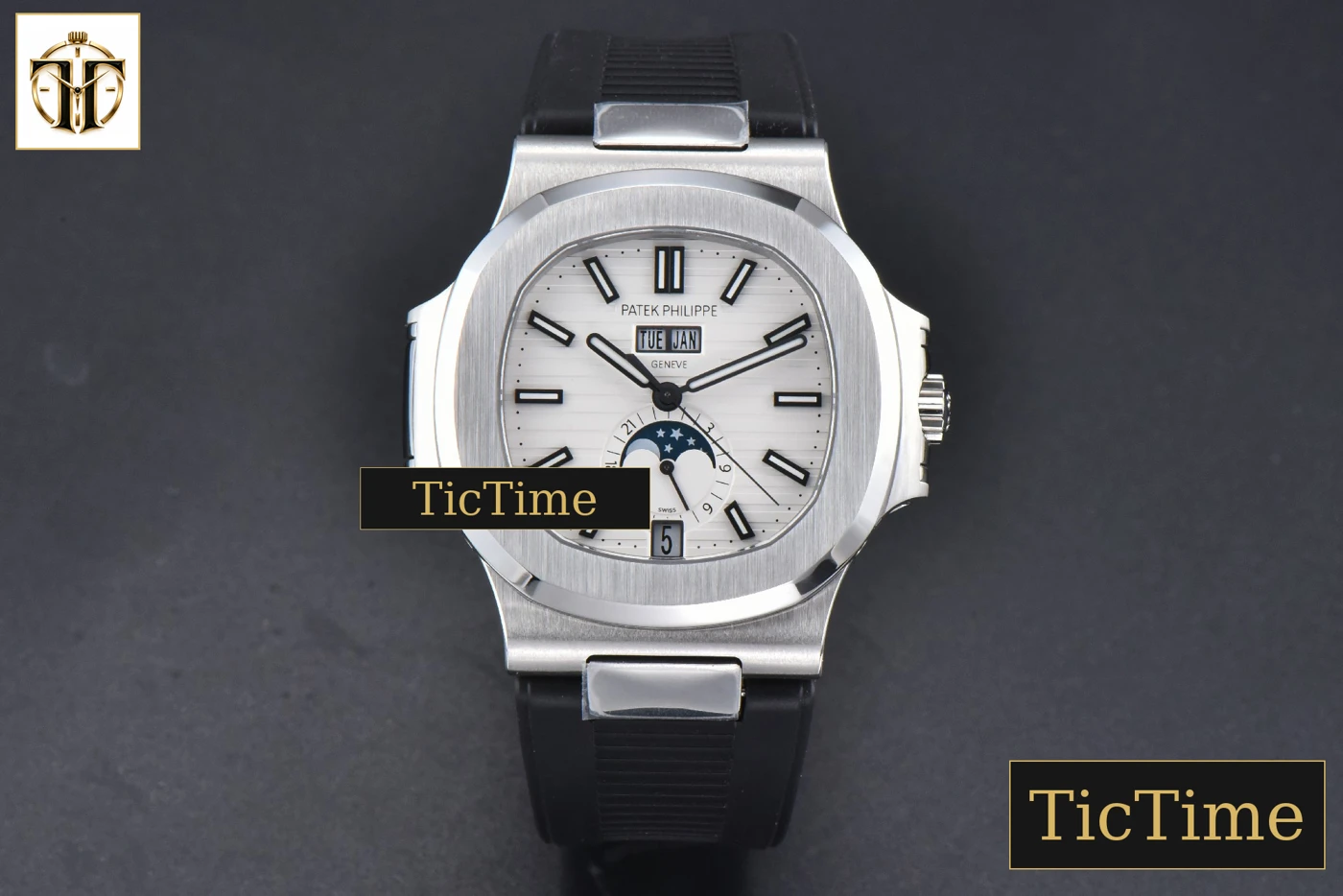 Vista frontal — Nautilus Full Function 5726 40.5mm PPF White Dial Black Rubber Strap A324