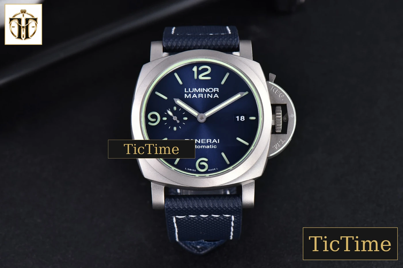 Vista frontal — PAM1117 44mm VSF Titanium Blue Dial Blue Rubber Strap P9010
