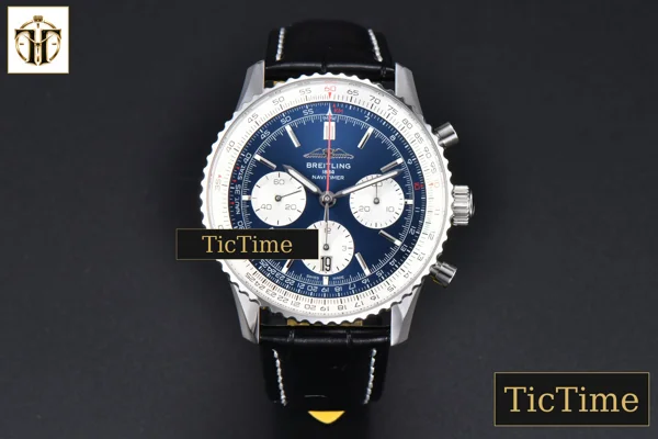 Foto frontal — Navitimer B01 43mm BLSF Blue Dial White Subdial Black Leather Strap A7750