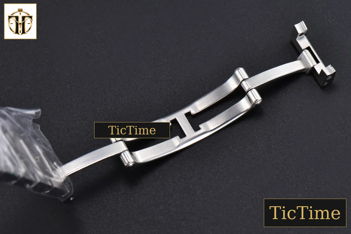 Tank Francaise Small 25.7mmx 21.2mm K11F SS Bracelet Quartz — foto 25