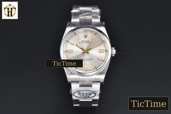 Foto frontal — Oyster Perpetual 904L 126000 36mm Clean Factory Silver Dial SS Bracelet VR3230