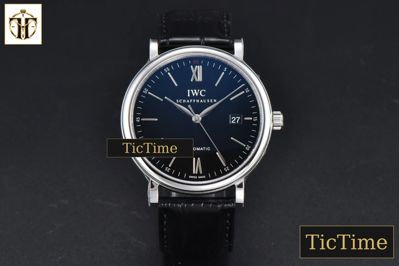 Vista frontal — Portofino 40mm V7F Black Red “60” Dial Black Leather Strap A2892