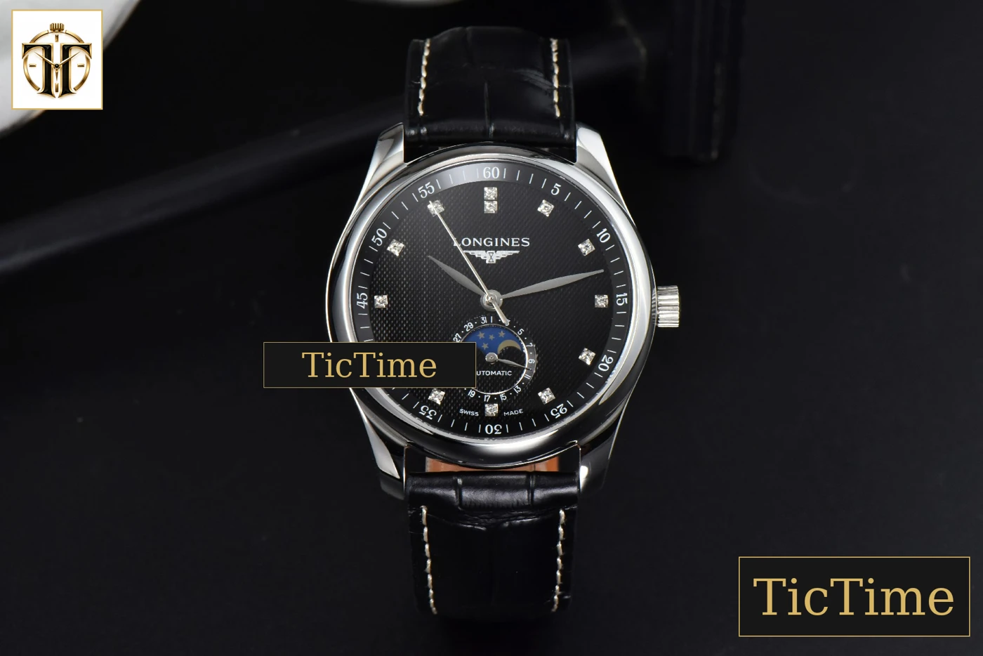 Vista frontal — Master Moonphase 40mm GF Black Dial Diamond Marker Black Leather Strap A899
