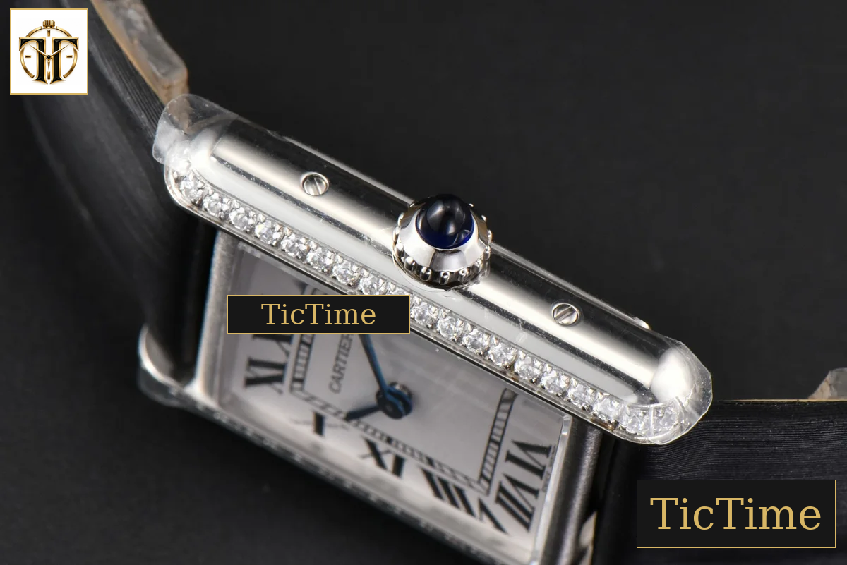Tank Must Small 29.5×22mm K11F Diamond White Dial Black Smooth Strap Quartz — foto 12