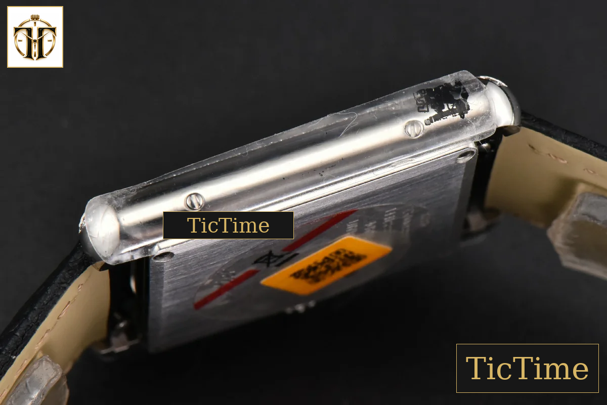 Tank Must Large 33.7×25.5mm K11F Diamond White Dial Black Litchi Grained Strap Quartz — foto 13