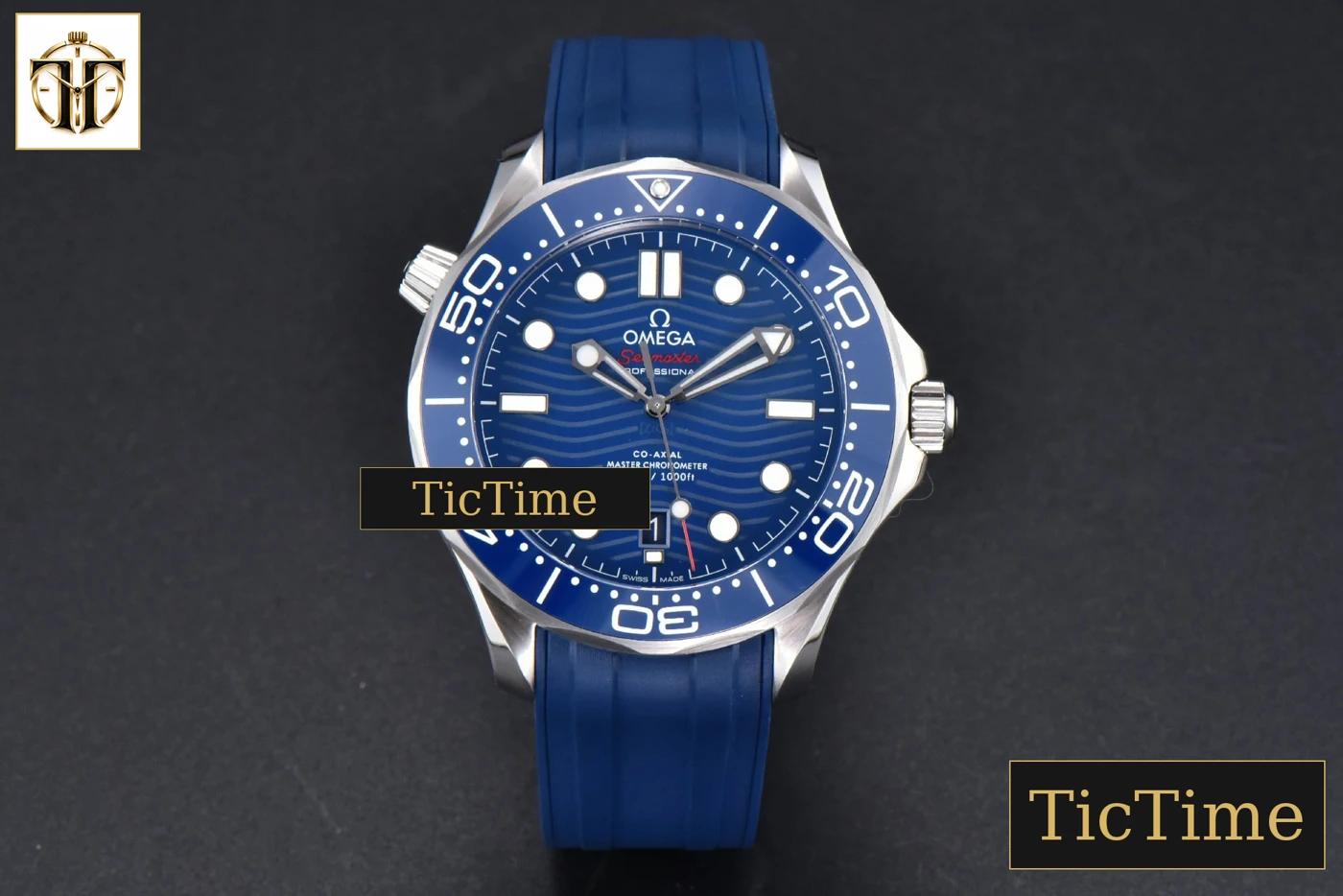Vista frontal — Seamaster Diver 300M 42mm ZF Blue Ceramic Blue Dial Blue Rubber Strap A8800