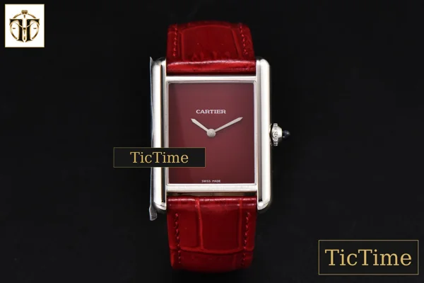 Foto frontal — Tank Must Large 33.7×25.5mm K11F Red Dial Red Leather Strap Quartz