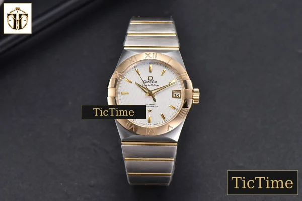 Foto frontal — Constellation 38mm VSF YG/SS White Textured Dial YG/SS Bracelet A8500