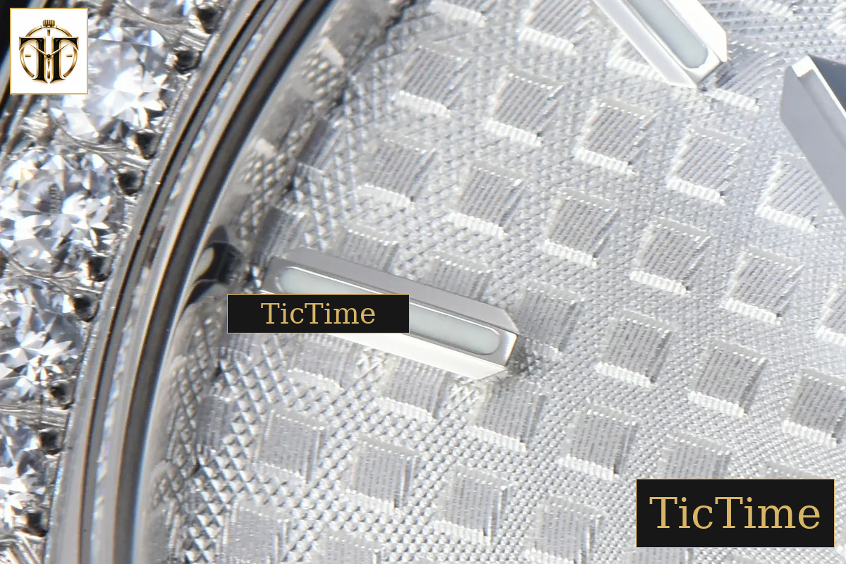 Royal Oak Ladies 67650ST 33mm V7F White Dial Diamond Bezel SS Bracelet Quartz — foto 6