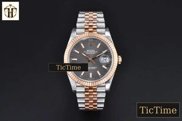 Foto frontal — DateJust 126331 41mm VSF RG/SS Gray Motif Dial Jubilee Bracelet VS3235