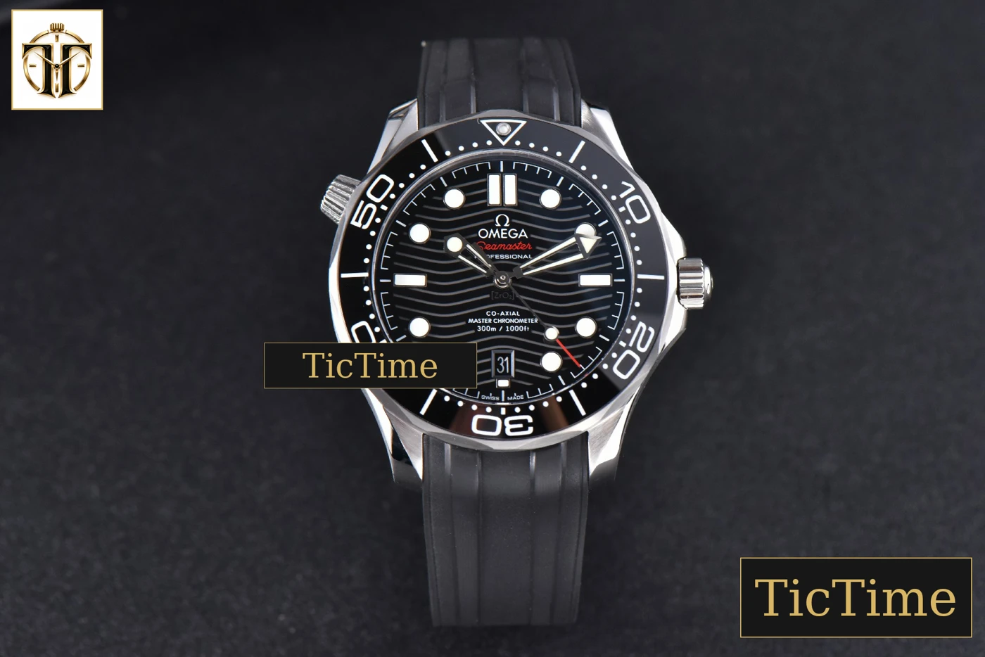 Vista frontal — Seamaster Diver 300M 42mm VSF Black Dial Rubber Strap VS8800